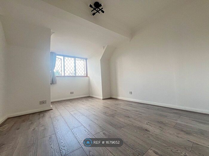 4 Bedroom Detached House To Rent In Highfield Road, Romford, RM5