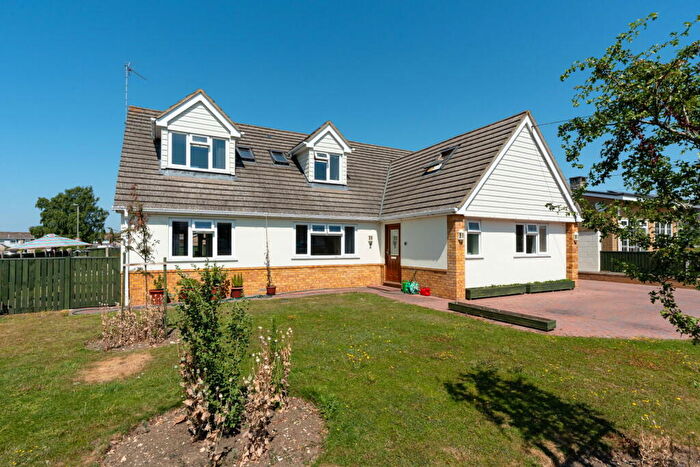 4 Bedroom Detached House For Sale In Monument Road, Chalgrove, Oxford, OX44