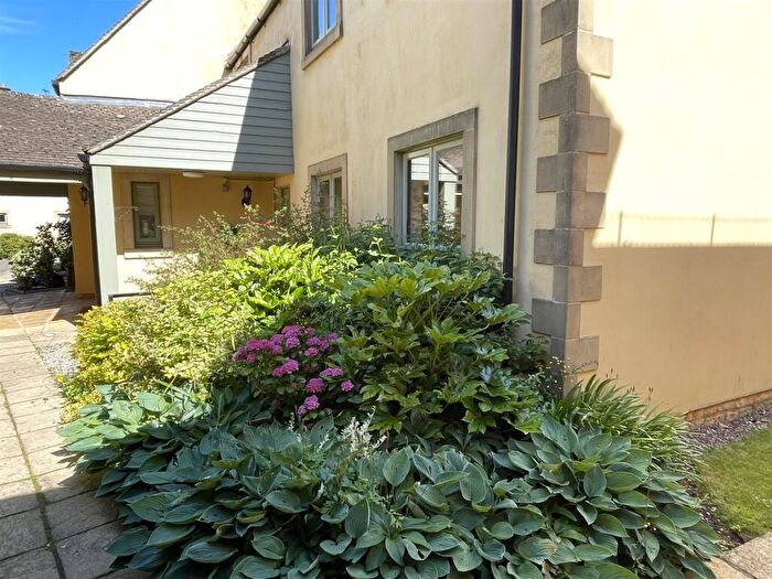 2 Bedroom Flat For Sale In Chardwar Gardens, Bourton-On-The-Water, Cheltenham, GL54