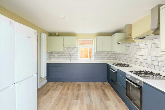 6 Bedroom House To Rent In Tilling Road, Bristol, BS10