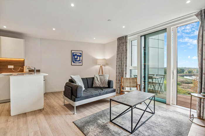 3 Bedroom Flat To Rent In Newnton Close, Finsbury Park, N4