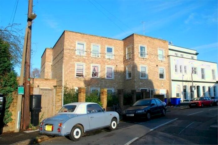2 Bedroom Flat To Rent In Queens Road, Twickenham, TW1