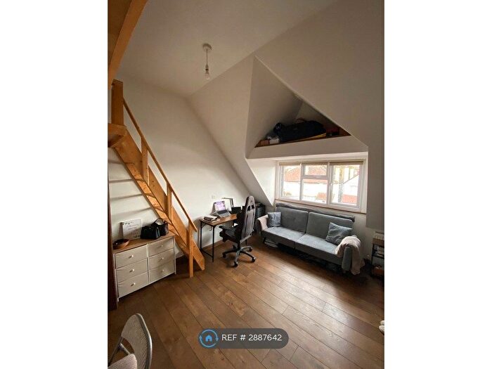 1 Bedroom Flat To Rent In Highfield Avenue, London, NW11