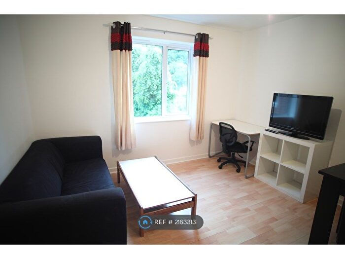 2 Bedroom Flat To Rent In Meanwood Heights, Leeds, LS7