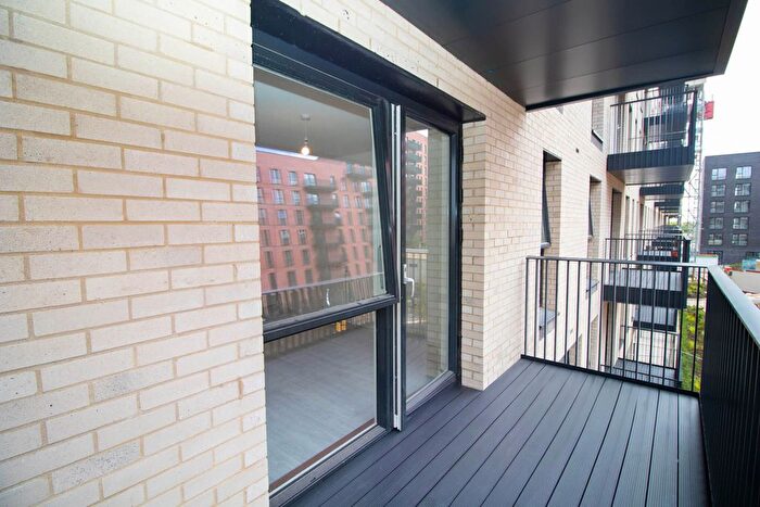 2 Bedroom Flat To Rent In Farine Avenue, London, UB3