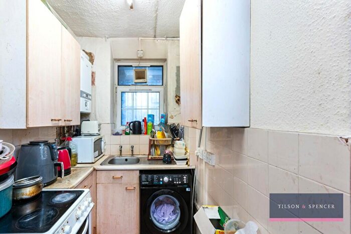 2 Bedroom Apartment For Sale In Wicklow House, Stamford Hill, N16
