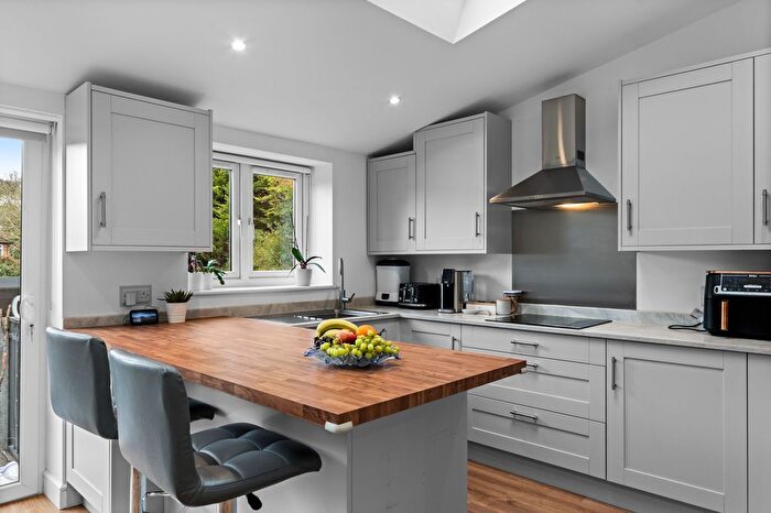 2 Bedroom Detached House For Sale In Downsway, Whyteleafe, CR3