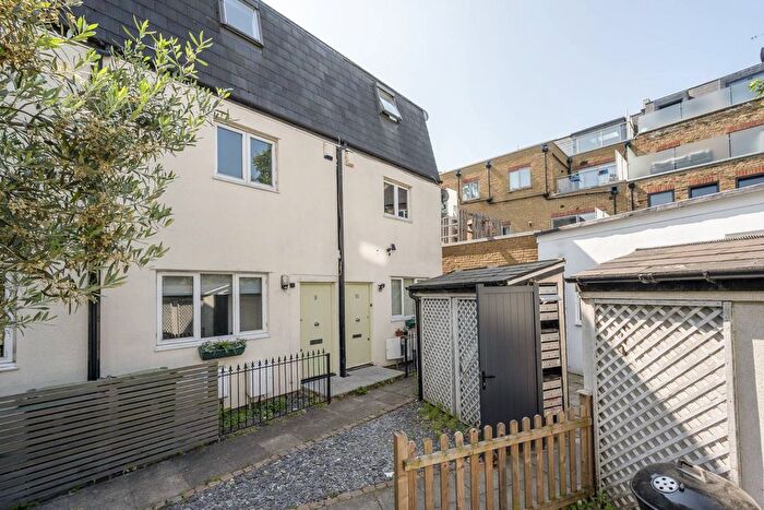 4 Bedroom Property To Rent In Heritage Place, Earlsfield, London, SW18