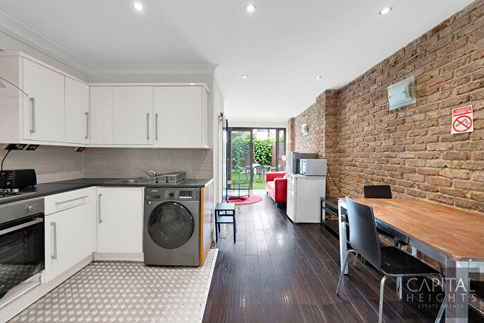 5 Bedroom Terraced House To Rent In Vallance Road, London, E1