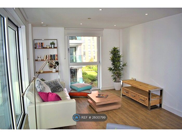 2 Bedroom Flat To Rent In Bach House, London, SW8