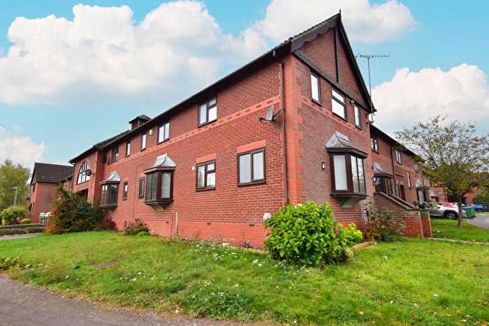 1 Bedroom Terraced House For Sale In Appletree Walk, Watford, WD25
