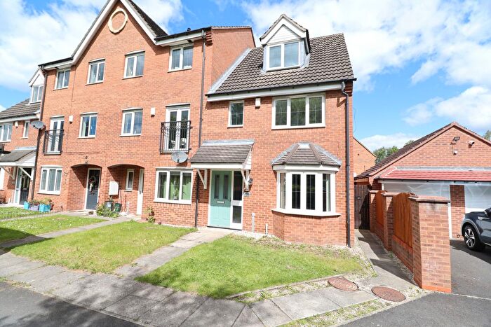 3 Bedroom Town House To Rent In Kingfisher Drive, Wombwell, Barnsley, S73