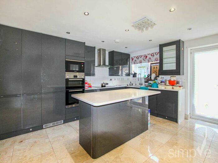 3 Bedroom Property To Rent In Abbotswood Way, Hayes, Middlesex, UB3