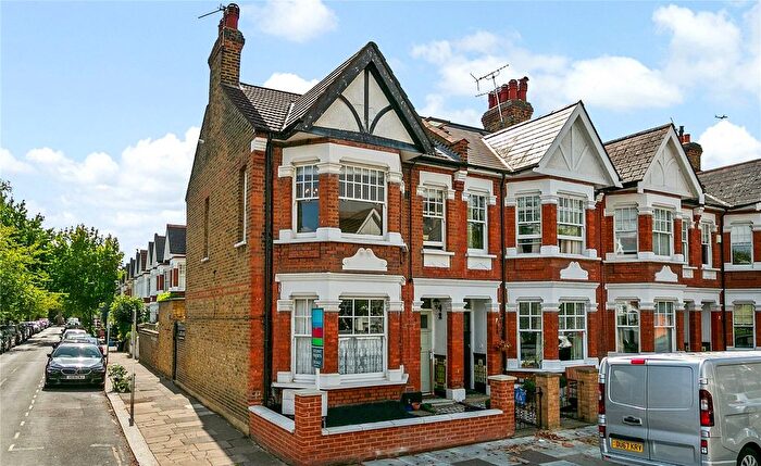 2 Bedroom Flat For Sale In Ruskin Avenue, Kew, Surrey, TW9