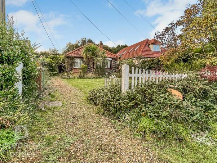 3 Bedroom Detached Bungalow For Sale In Buxton Road, Frettenham, Norwich, NR12