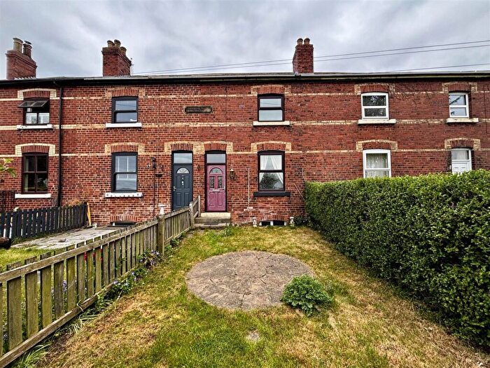 2 Bedroom Terraced House For Sale In Goodcombe Place, Kippax, Leeds, LS25