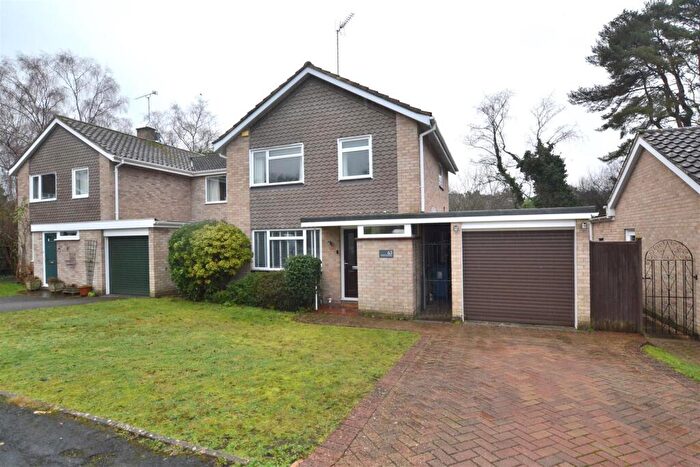 3 Bedroom Detached House For Sale In Tavistock Road, Fleet, GU51