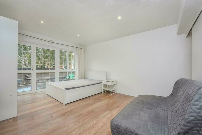 Studio To Rent In St John`s Wood High Street, London, NW8