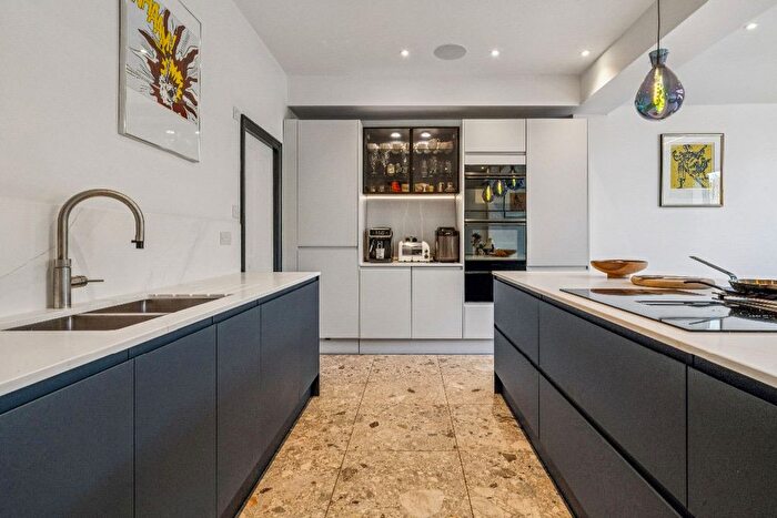 5 Bedroom Semi-detached House For Sale In Gilpin Avenue, London, SW14