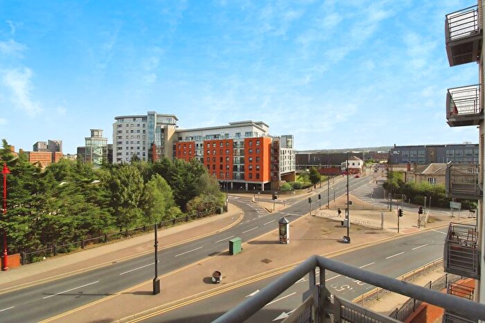 2 Bedroom Flat To Rent In Bowman Lane, Brewery Wharf, Leeds, LS10