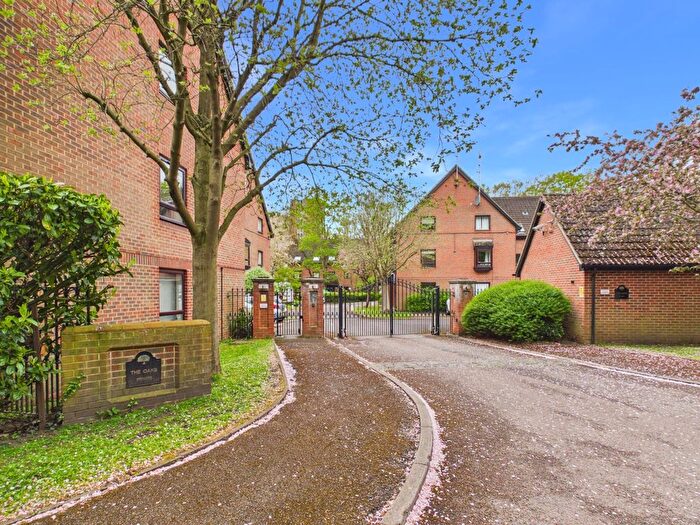2 Bedroom Flat For Sale In The Oaks, Moormede Crescent, Staines-Upon-Thames, Surrey, TW18
