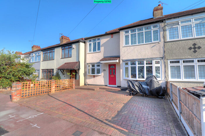 3 Bedroom End Of Terrace House For Sale In Gorseway, Romford, RM7