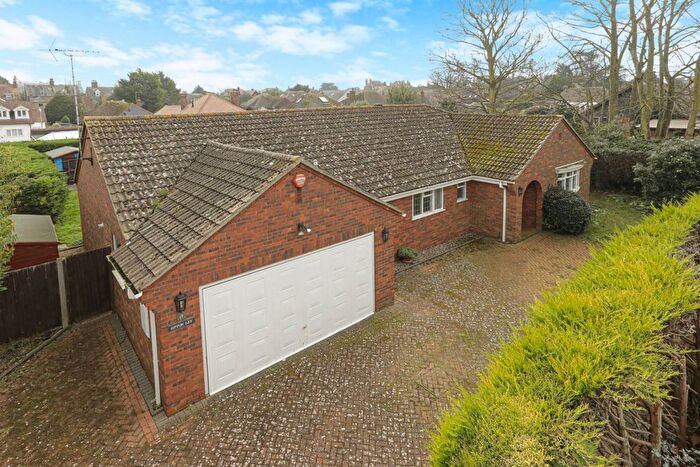 3 Bedroom Bungalow For Sale In Vale Road, Broadstairs, Kent, CT10