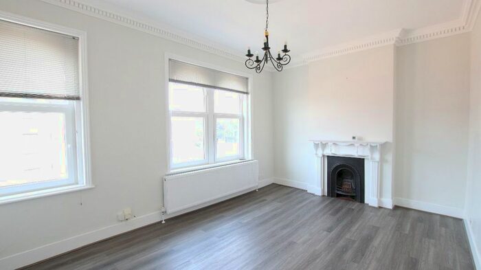 3 Bedroom Flat To Rent In Crescent Rise, Crescent Road, London, N3