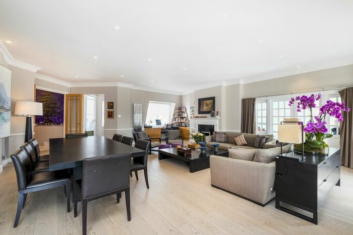 3 Bedroom Flat To Rent In Davies Street, London, W1K