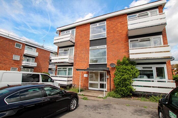 1 Bedroom Flat To Rent In St. Johns Road, Newbury, Berkshire, RG14
