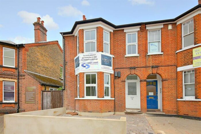 2 Bedroom Flat To Rent In Watling Street, Radlett, Hertfordshire, WD7