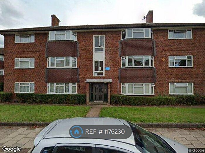 3 Bedroom Flat To Rent In Parcell House, London, SE26