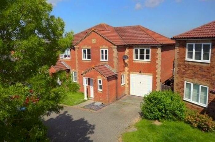 4 Bedroom House To Rent In Woodpecker Crescent, Burgess Hill, RH15