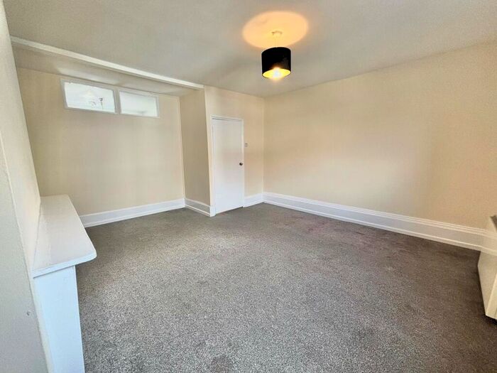 3 Bedroom Apartment To Rent In Osborne Road, Southsea, PO5