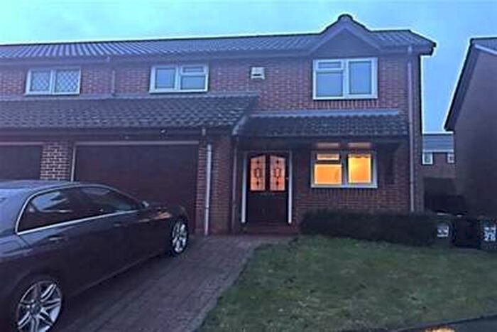 3 Bedroom House To Rent In Tameton Close, LU2