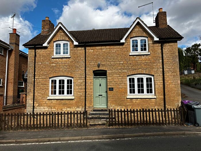 4 Bedroom Farmhouse To Rent In Toft, PE10
