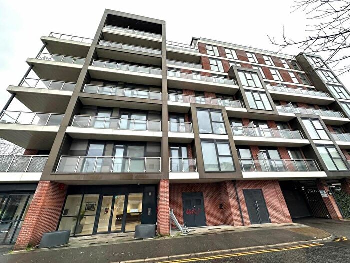 3 Bedroom Apartment For Sale In Woden Street, Salford, M5