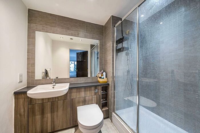 2 Bedroom Flat To Rent In East Drive, Colindale, London, NW9