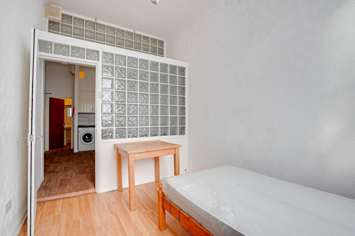 1 Bedroom Apartment To Rent In Seven Sisters Road, Finsbury Park, London, N7