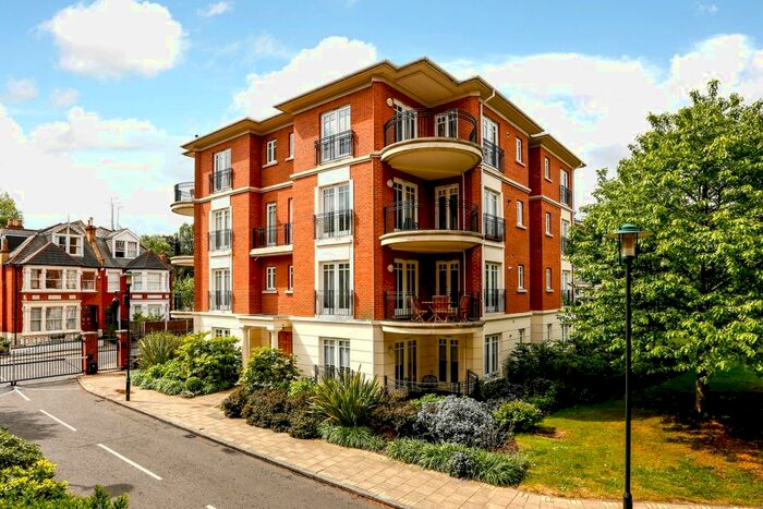 2 Bedroom Flat To Rent In Pelabon House, Clevedon Road, TW1