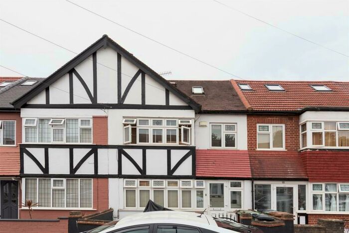 4 Bedroom House To Rent In Markmanor Avenue, Walthamstow, E17