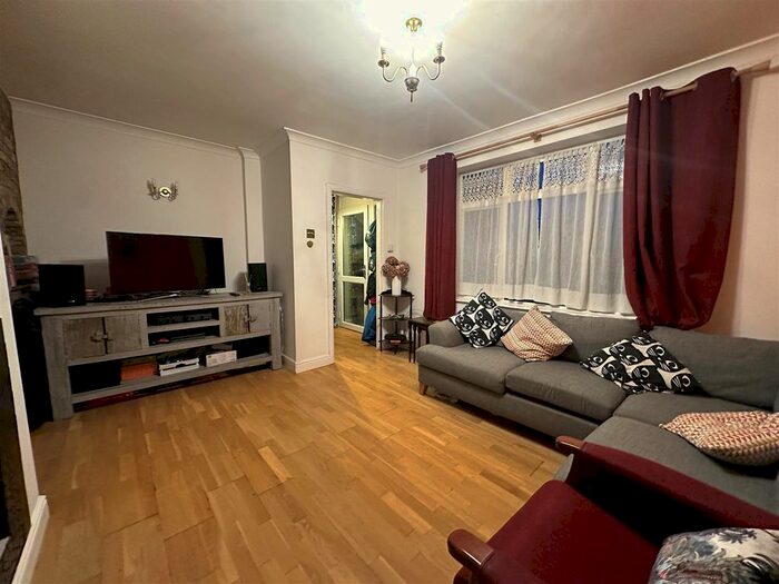 3 Bedroom End Of Terrace House For Sale In Culverden Road, Watford, WD19