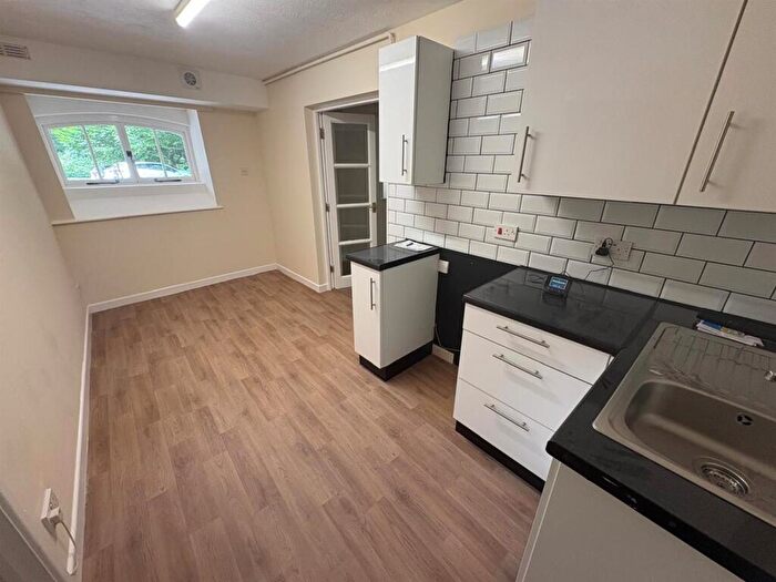 1 Bedroom Flat To Rent In Trafalgar Lawn, Barnstaple, EX32