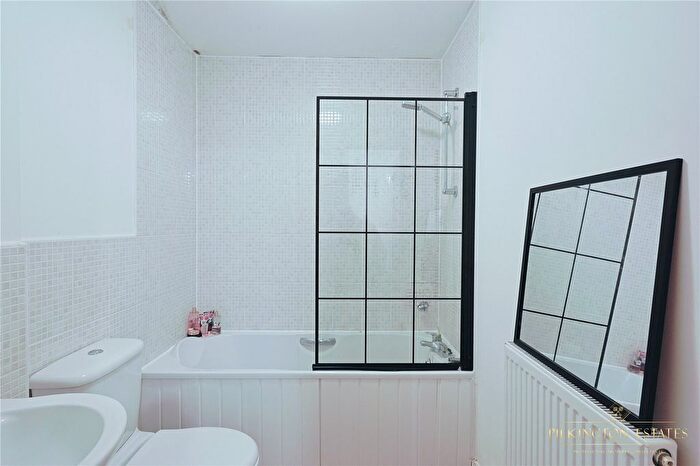 2 Bedroom Flat For Sale In Claytonia Close, Plymouth, Devon, PL6