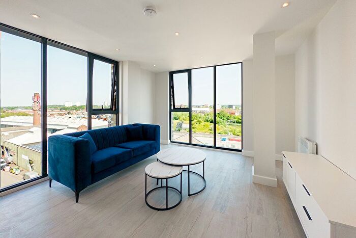 2 Bedroom Flat To Rent In Regents Plaza, Oldfield Road, Salford, M5