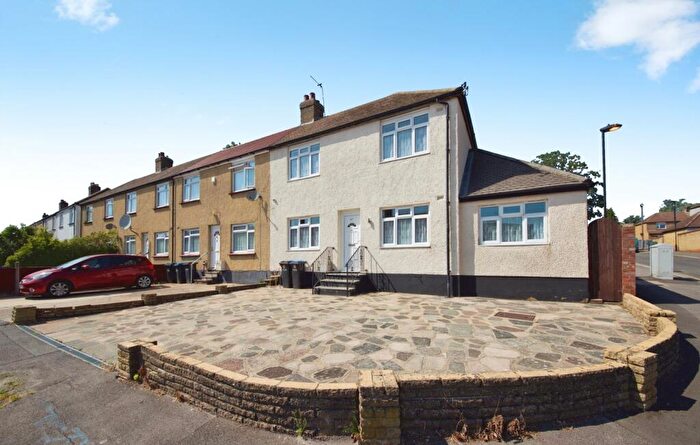 3 Bedroom End Of Terrace House For Sale In Cowper Gardens, London, N14