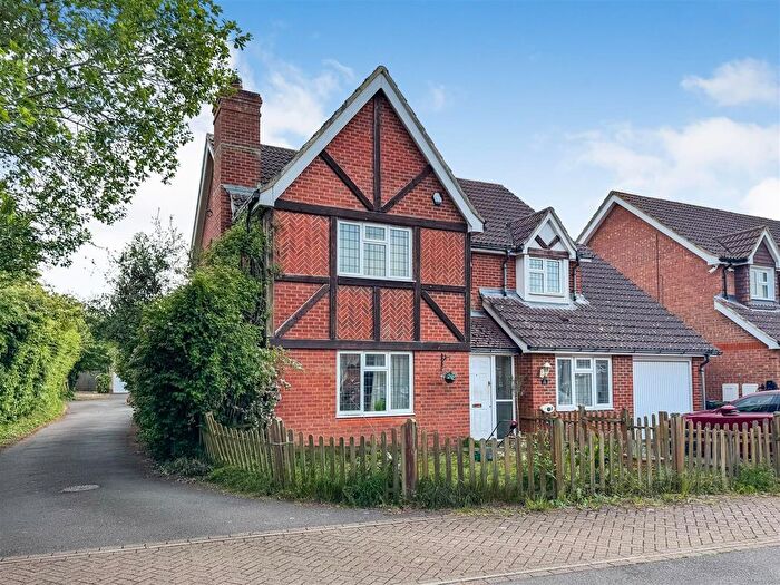 4 Bedroom Detached House For Sale In Blackthorn Way, Kingsnorth, TN23