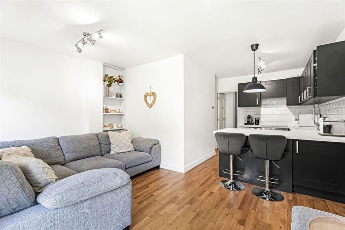 1 Bedroom Flat For Sale In Beetham Court, Crouchfields, Chapmore End, SG12