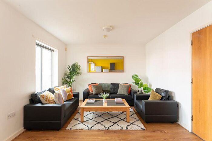 3 Bedroom Flat To Rent In New Mills, City Centre, Newcastle Upon Tyne, NE4