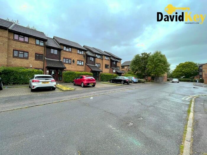 2 Bedroom Flat To Rent In Parr Close, London, N9